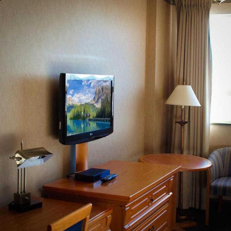 The Glenmore Inn & Convention Centre Калґарі Екстер'єр фото